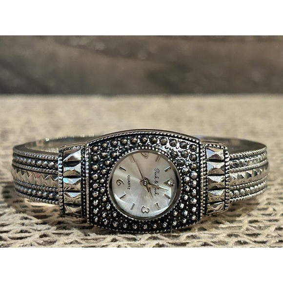 Women\'s Peck & Peck Silver Tone ‎ Cuff / Bangle Quartz Watch Working main image 4